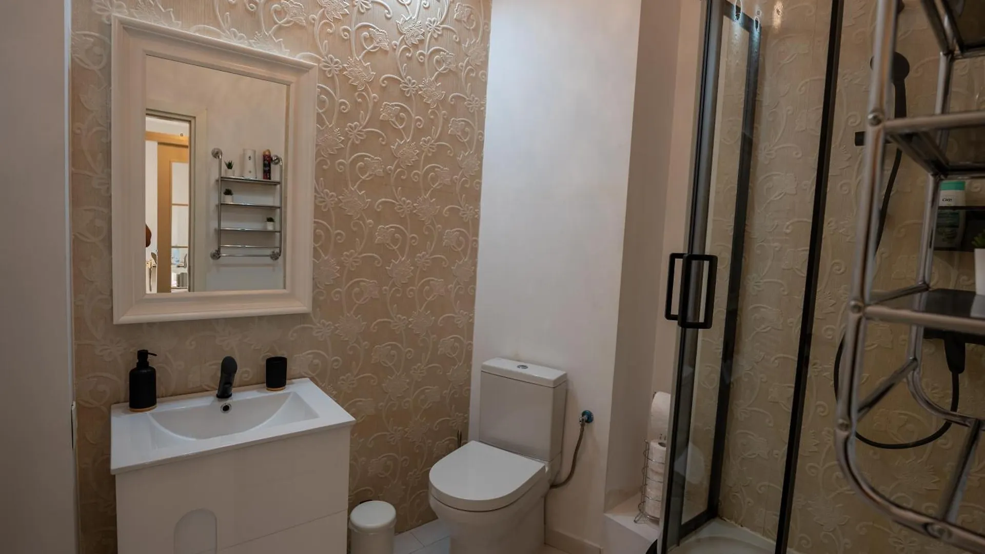 Cozy Two Room Apartment - Heart Of The City - Victoriei 2, Old Town Bukareszt