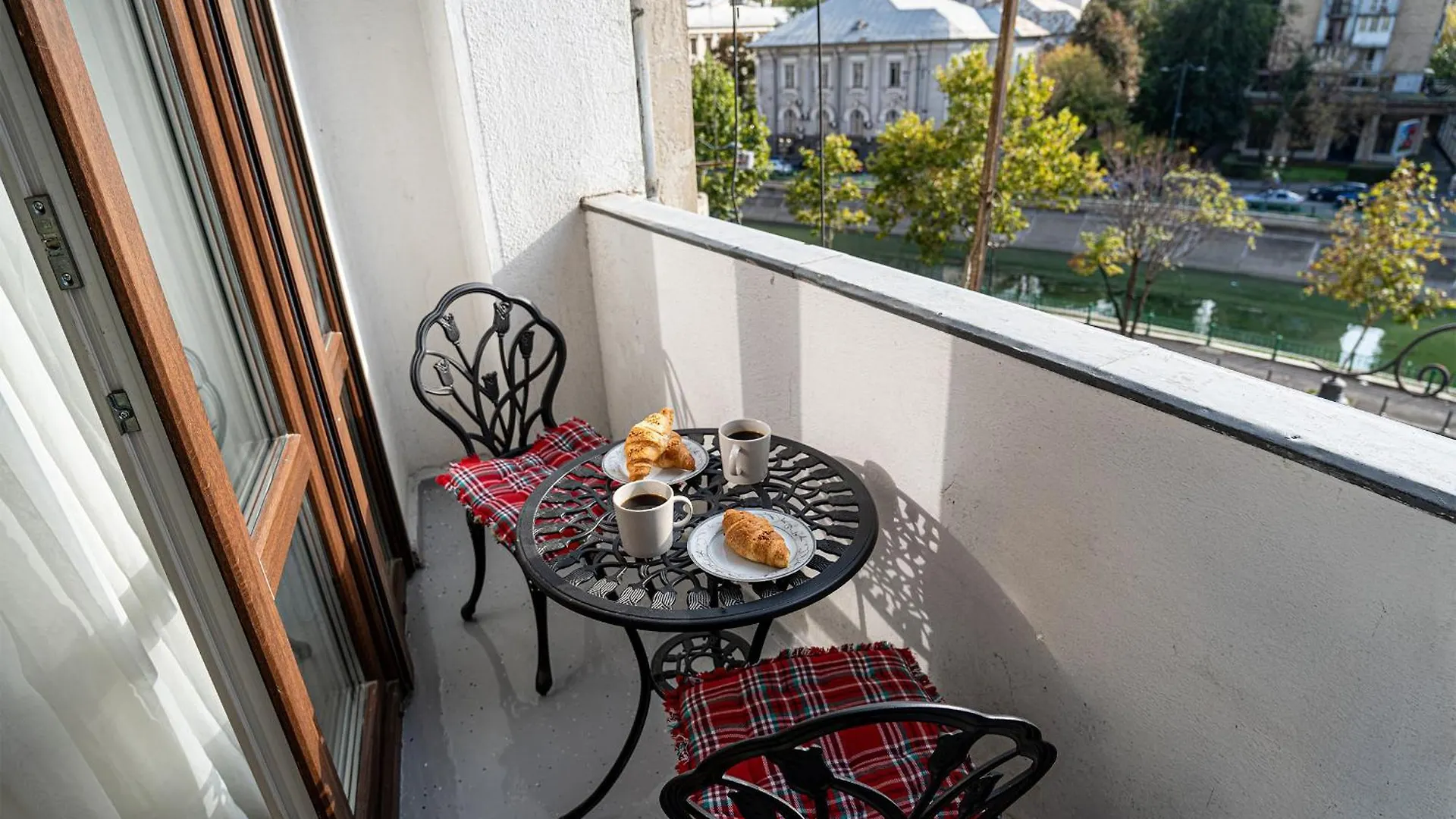 Cozy Two Room Apartment - Heart Of The City - Victoriei 2, Old Town Bukareszt