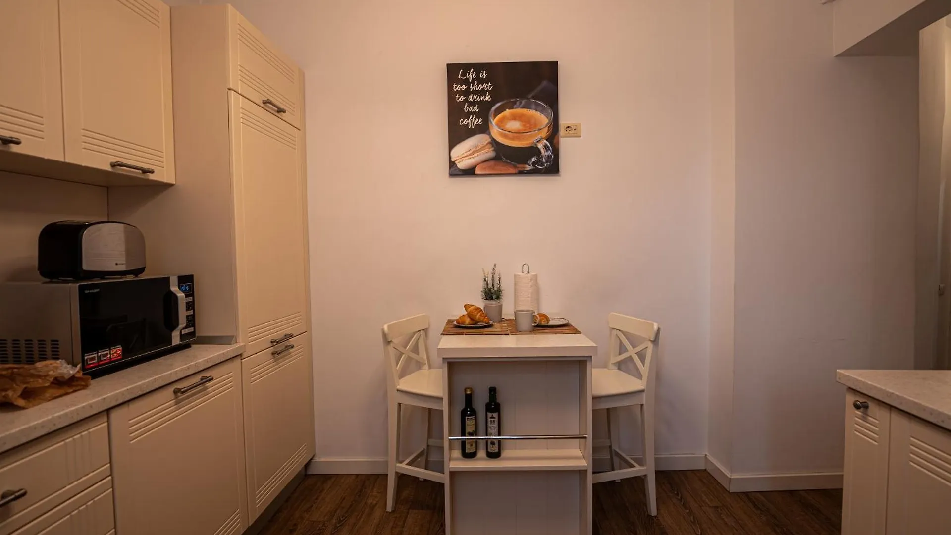 Cozy Two Room Apartment - Heart Of The City - Victoriei 2, Old Town Bucharest 0*,  Romania
